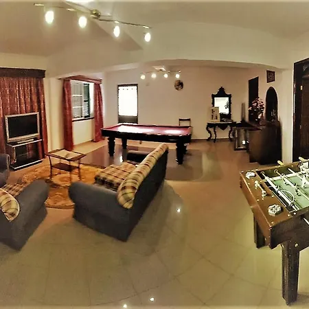 The Funny And Relax With Pool & Football Tables Apartment *